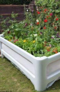 Hochbeet aufstellen auf dem Rasen